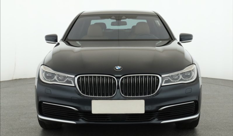 BMW 7, 2016 pieno