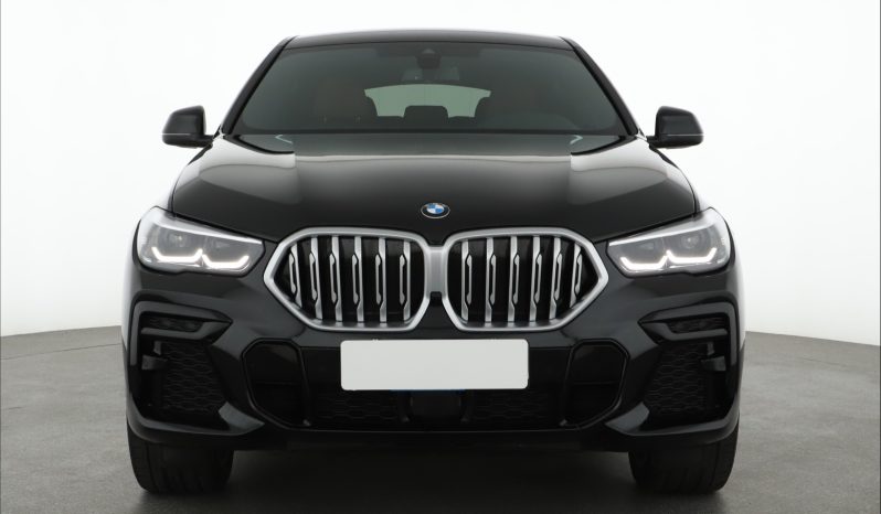 BMW X6, 2022 pieno