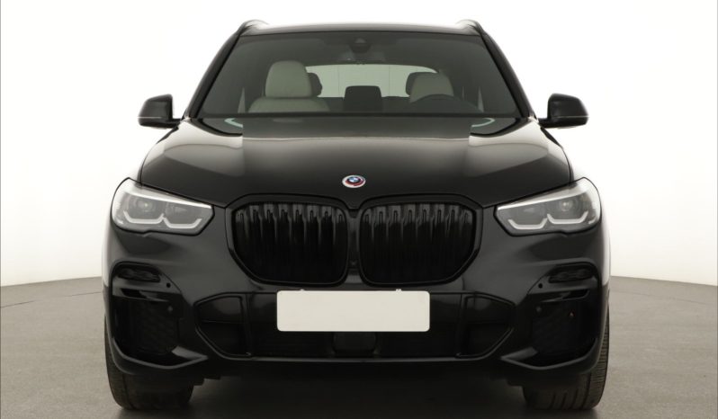 BMW X5, 2022 pieno