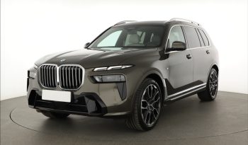 BMW X7, 2023 pieno