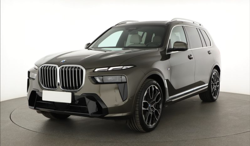 BMW X7, 2023 pieno