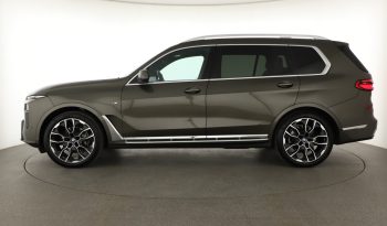 BMW X7, 2023 pieno