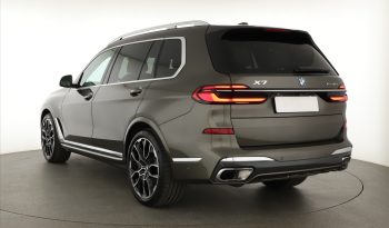 BMW X7, 2023 pieno