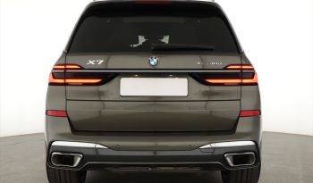 BMW X7, 2023 pieno