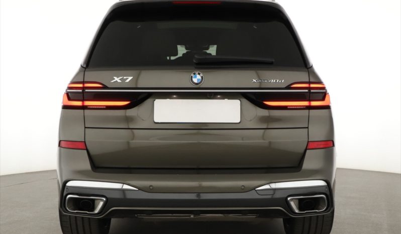 BMW X7, 2023 pieno