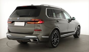 BMW X7, 2023 pieno