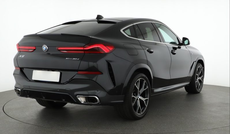 BMW X6, 2022 pieno