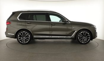 BMW X7, 2023 pieno